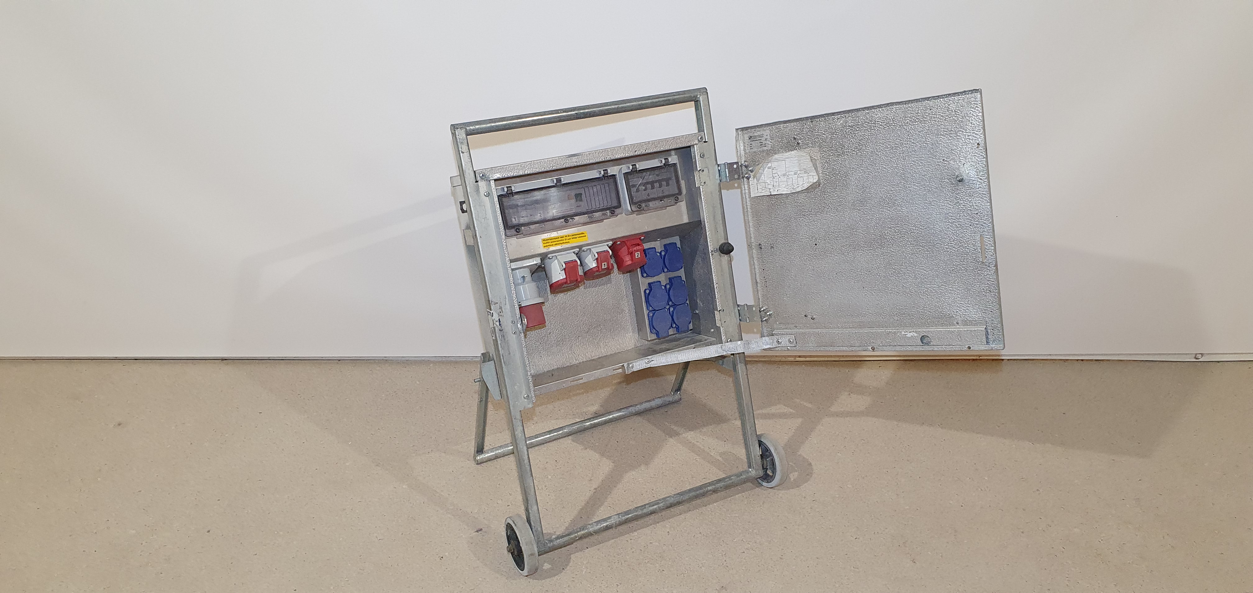 Kilp, jaotuskilp, elektrikilp, alajaotuskilp, objektikilp – foto laost, Rideen Rakvere