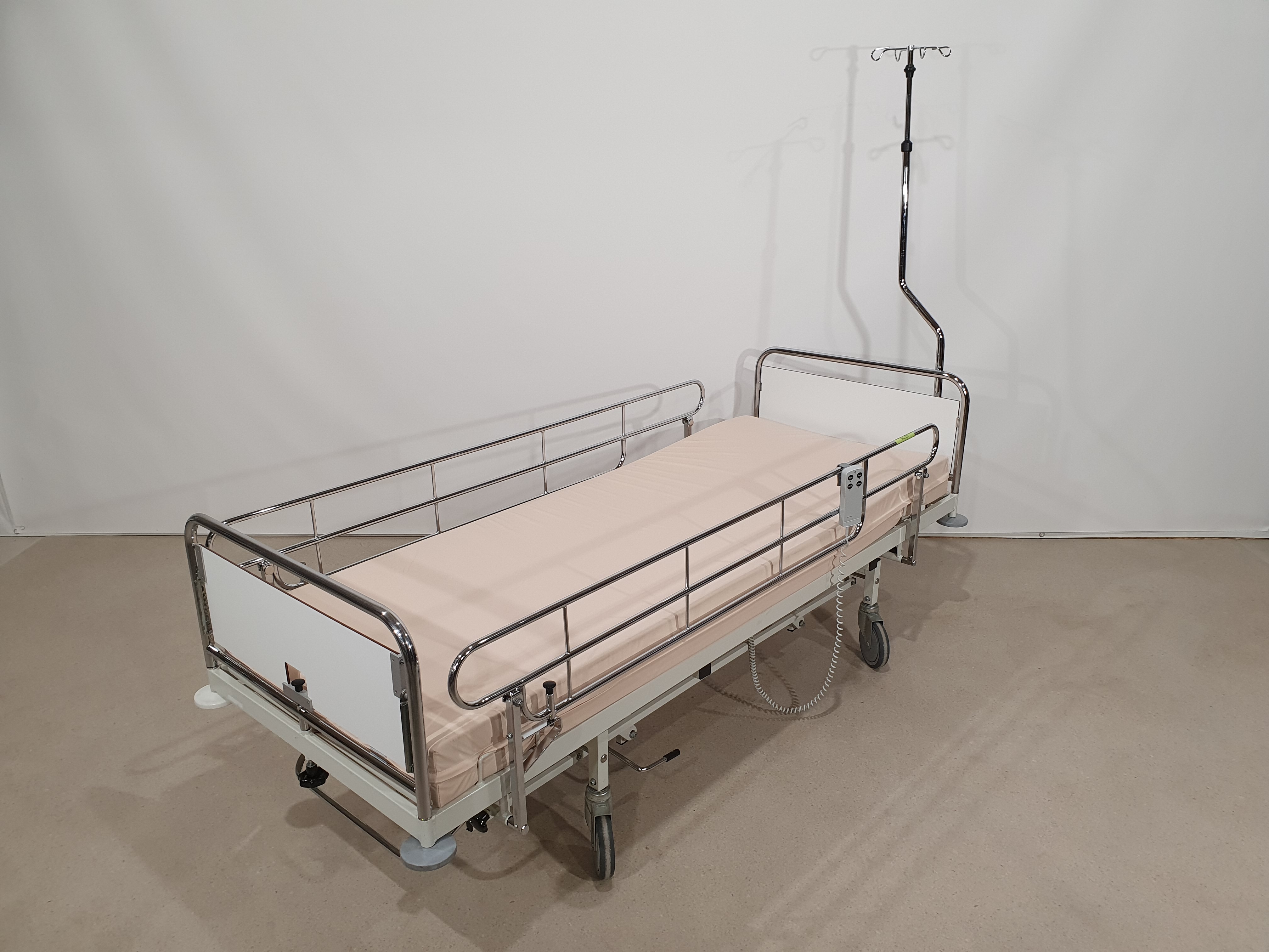 Electric care bed, hospital bed, rehabilitation bed – Foto 2, Rideen