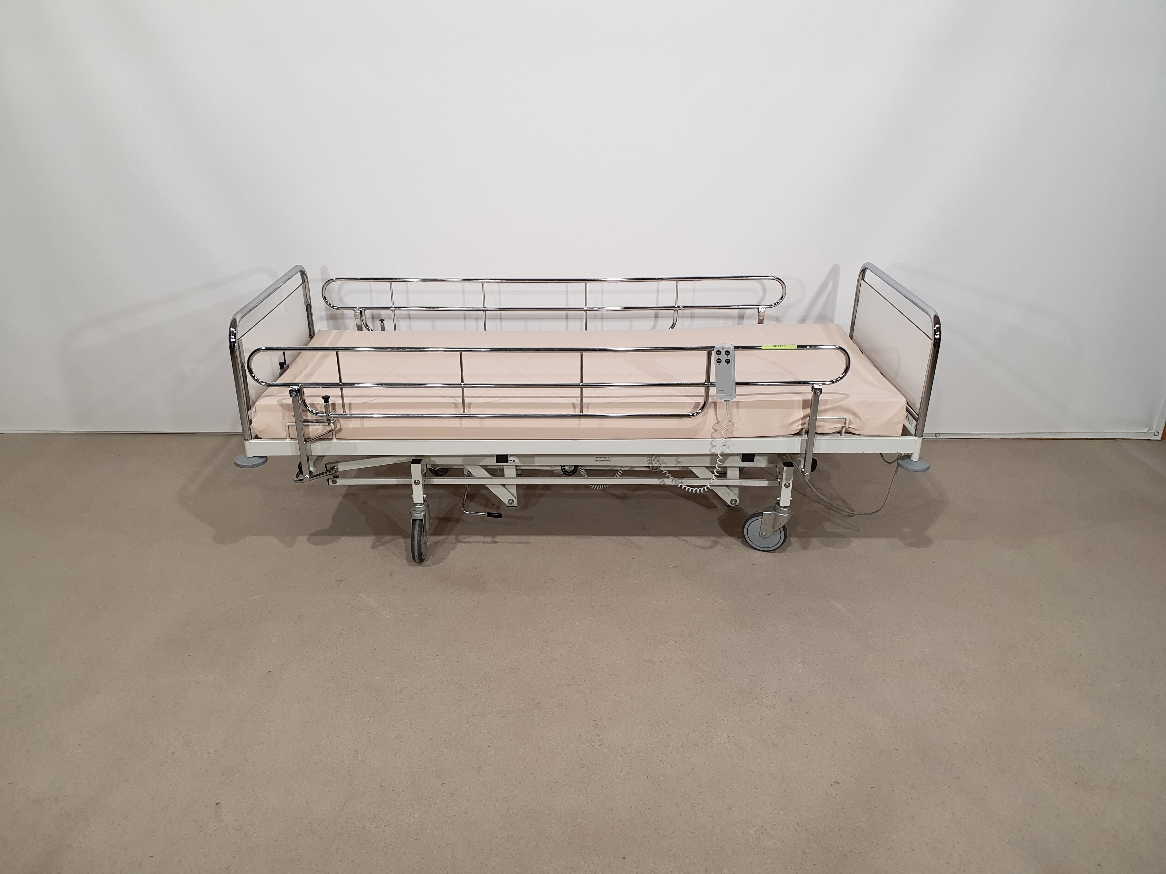Electric care bed, hospital bed, rehabilitation bed – Foto 4, Rideen