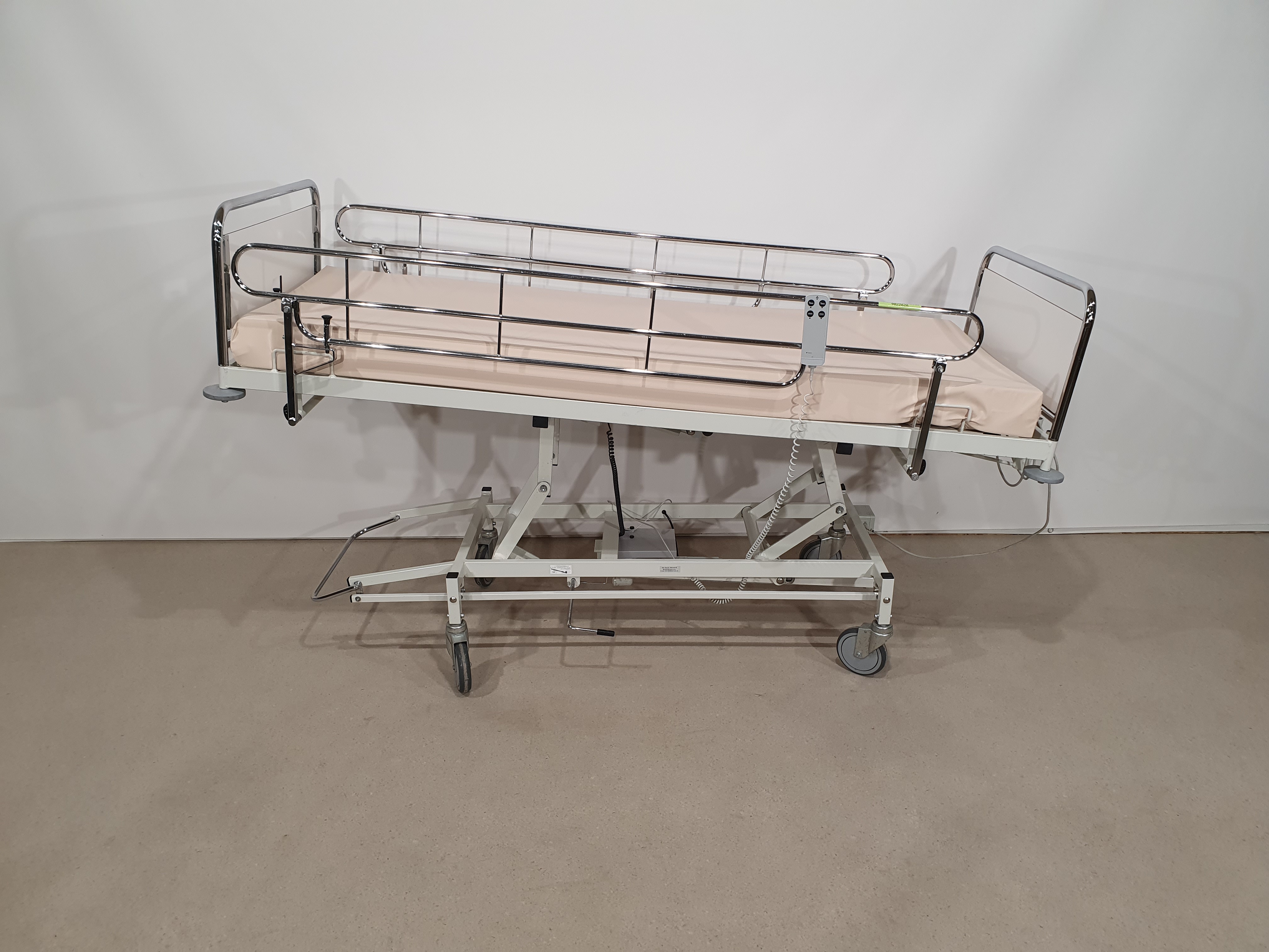 Electric care bed, hospital bed, rehabilitation bed – Foto 8, Rideen
