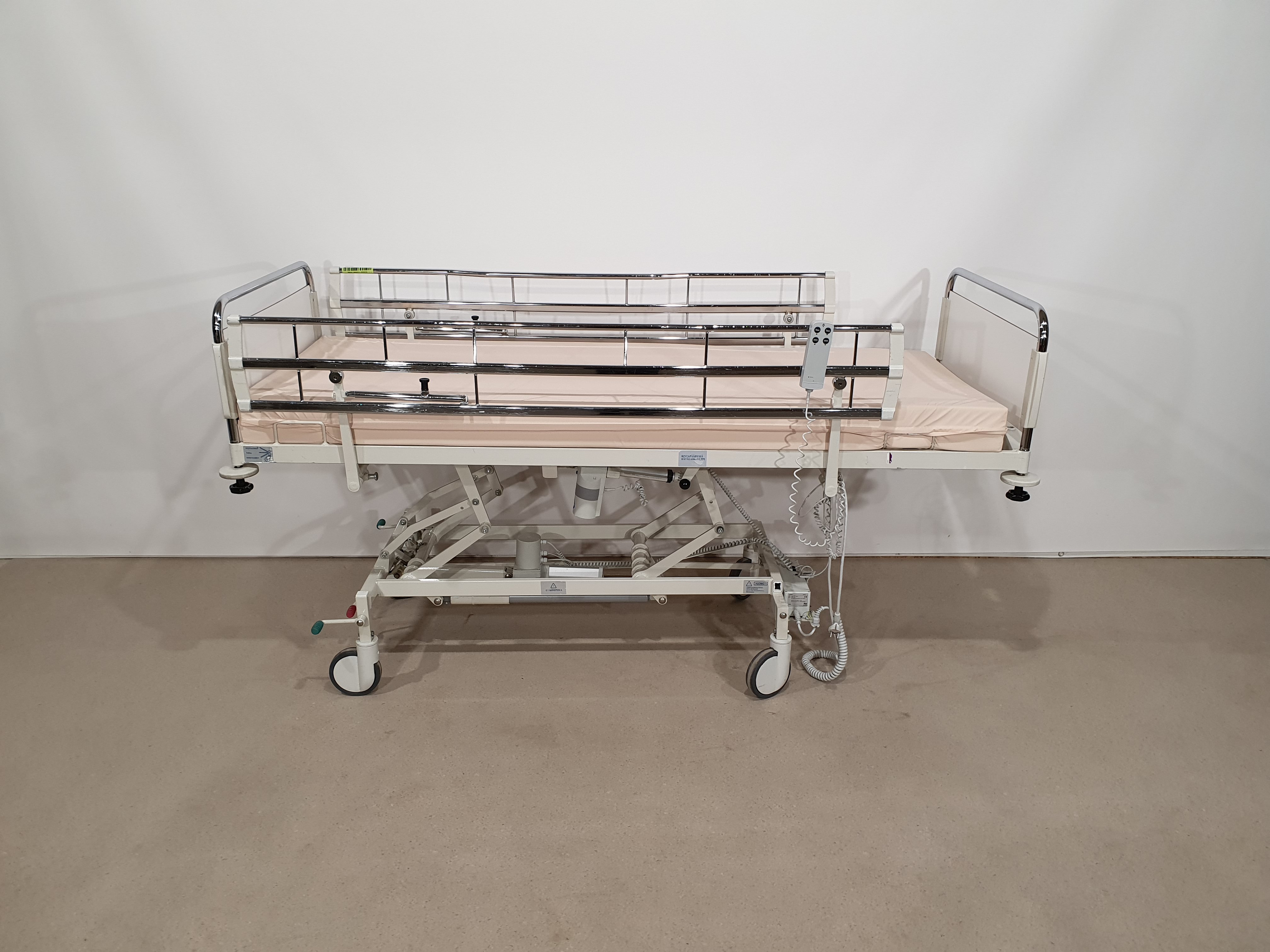 Electric care bed, hospital bed, rehabilitation bed – foto 6, Rideen