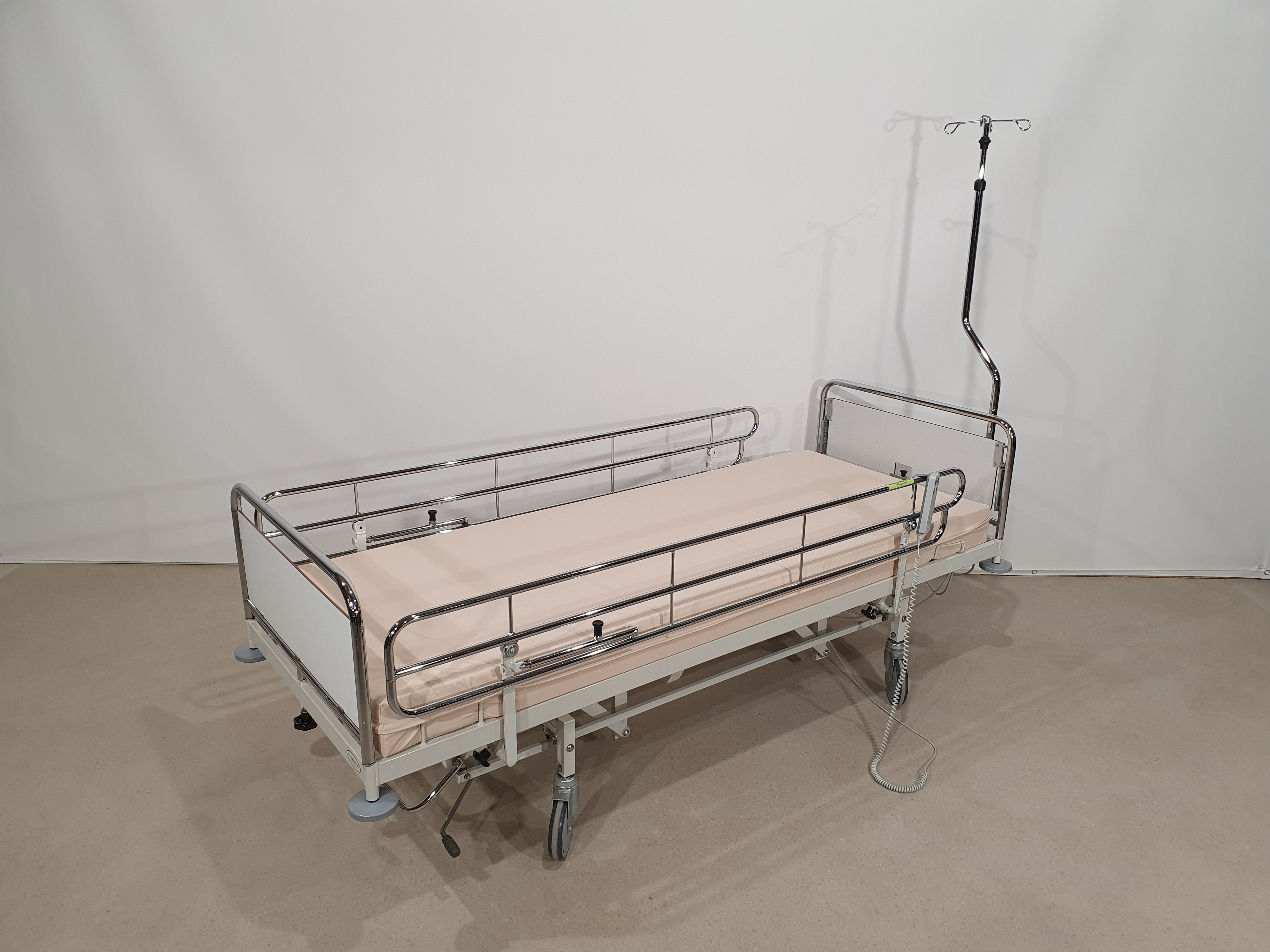 Electric care bed, hospital bed, rehabilitation bed – Foto 2, Rideen