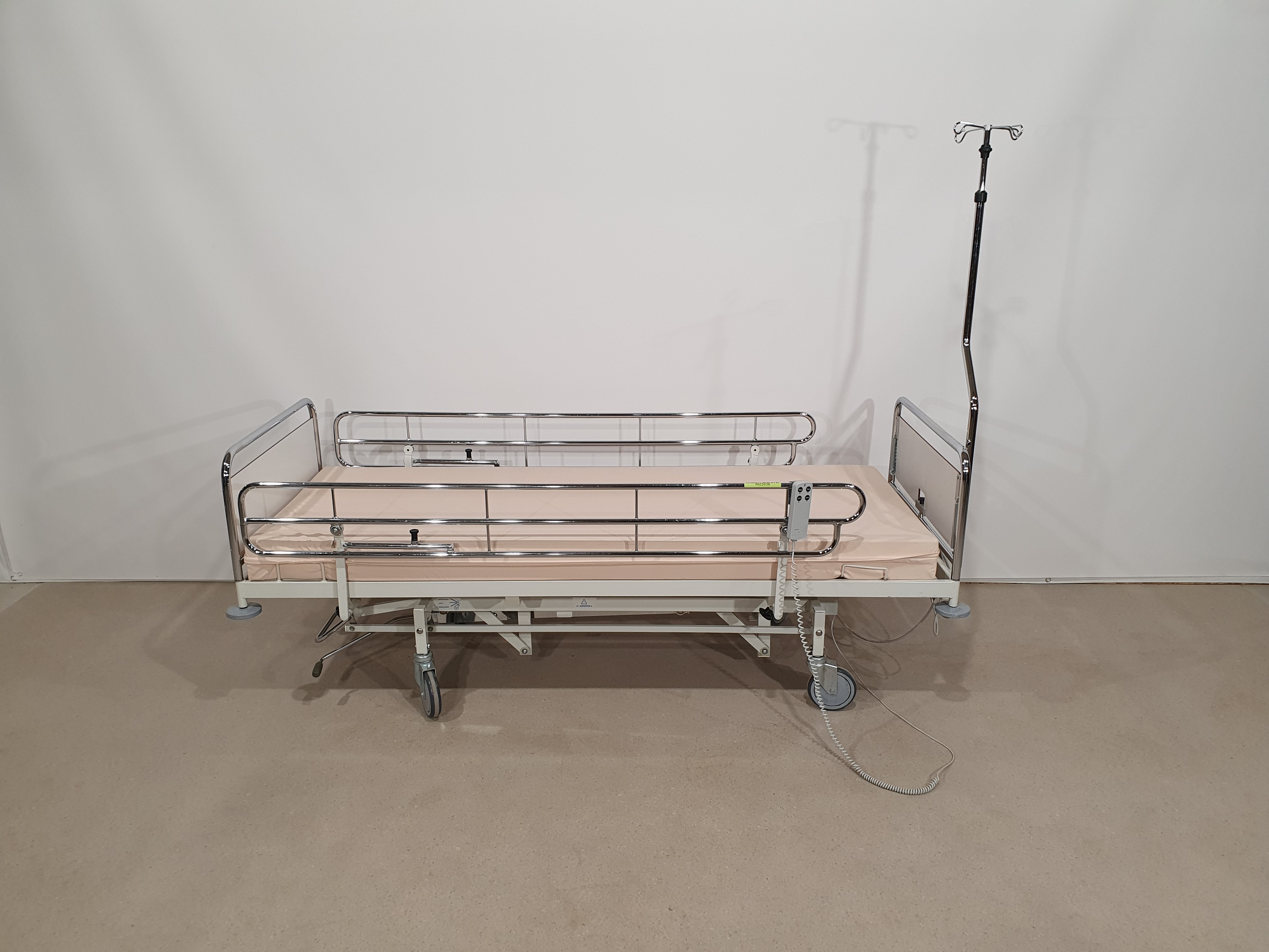 Electric care bed, hospital bed, rehabilitation bed – Foto 4, Rideen
