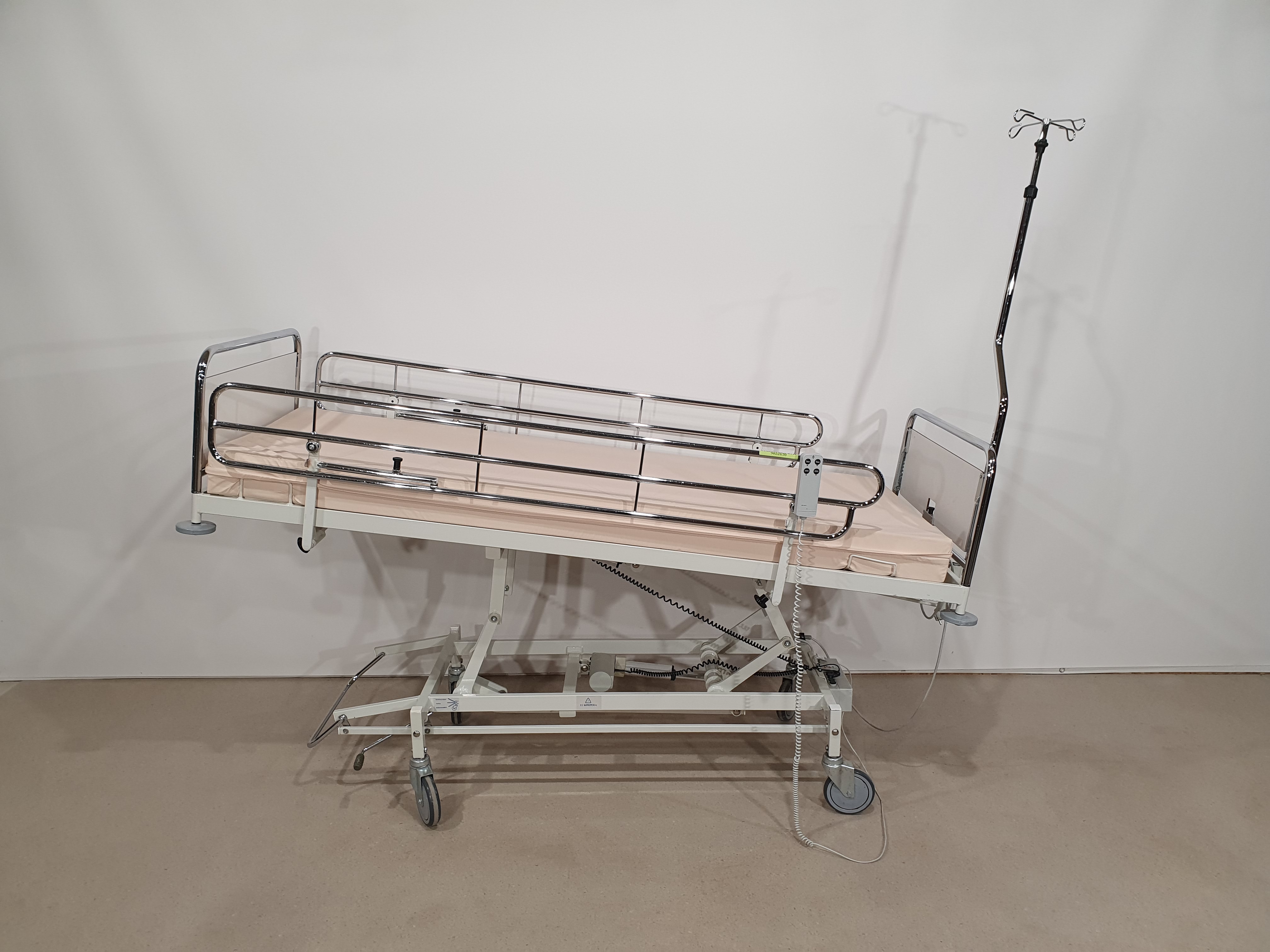 Electric care bed, hospital bed, rehabilitation bed – Foto 8, Rideen