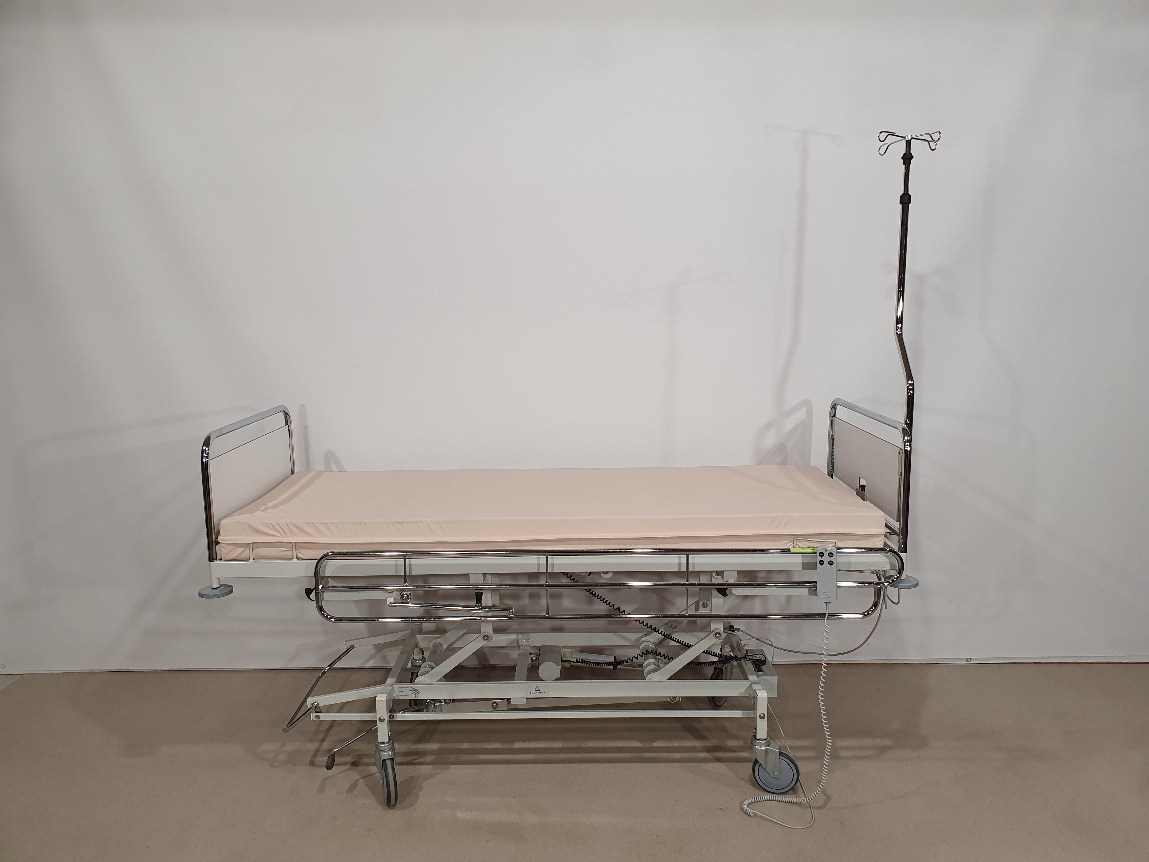 Electric care bed, hospital bed, rehabilitation bed – Foto 12, Rideen